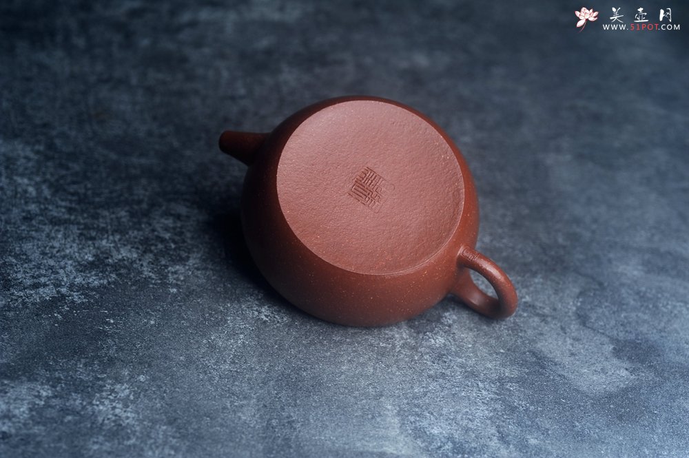 紫砂壶图片：美壶特惠 特好降坡泥玉扁壶 茶人醉爱 - 宜兴紫砂壶网