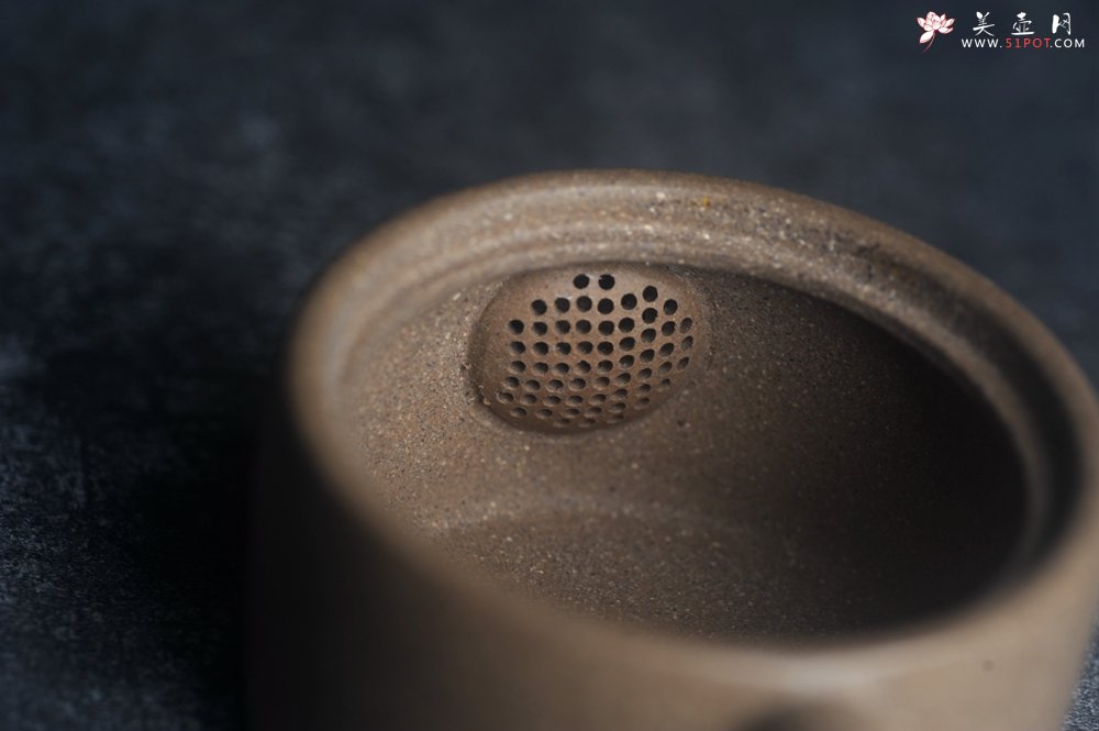 紫砂壶图片：美壶特惠 特好青段泥大炮汉瓦紫砂壶 出水爽利 - 宜兴紫砂壶网