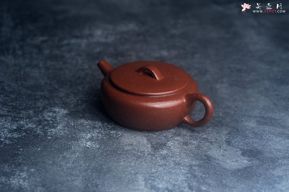 紫砂壶图片：美壶特惠 特好降坡泥玉扁壶 茶人醉爱 - 宜兴紫砂壶网
