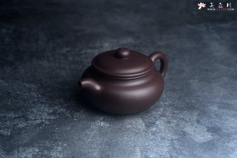 紫砂壶图片：潜力股王老师 美壶特惠 老紫泥全手工大亨仿古壶 - 宜兴紫砂壶网