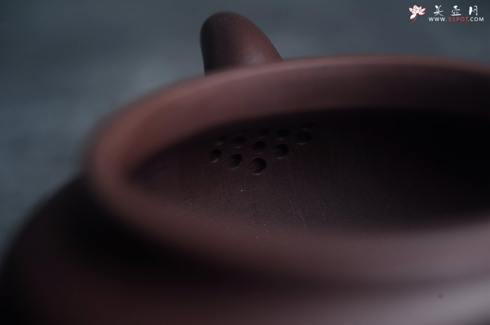 紫砂壶图片：潜力股王老师 美壶特惠 老紫泥全手工大亨仿古壶 - 宜兴紫砂壶网