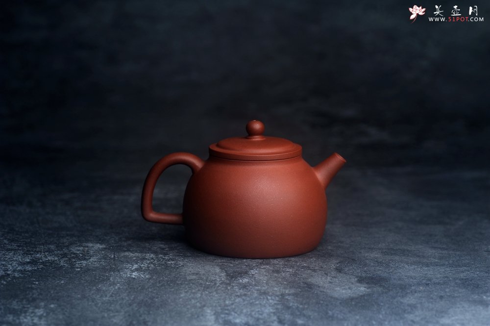 紫砂壶图片：美壶特惠 标矿级红泥小半月紫砂壶 茶人醉爱 - 宜兴紫砂壶网