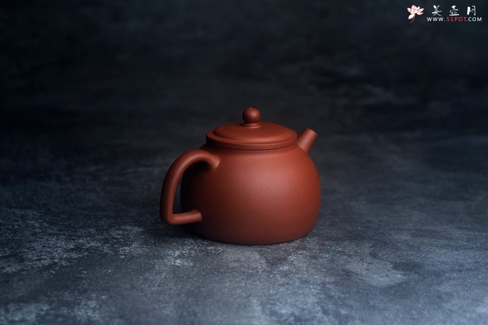 紫砂壶图片：美壶特惠 标矿级红泥小半月紫砂壶 茶人醉爱 - 宜兴紫砂壶网
