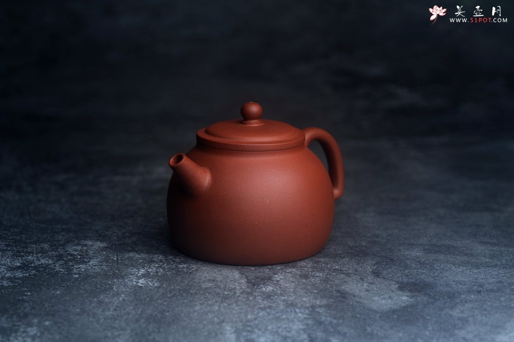 紫砂壶图片：美壶特惠 标矿级红泥小半月紫砂壶 茶人醉爱 - 宜兴紫砂壶网