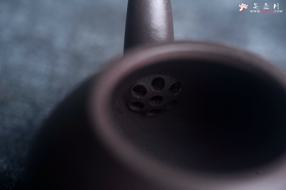 紫砂壶图片：美壶特惠 特好青灰泥明式梨形壶 - 宜兴紫砂壶网