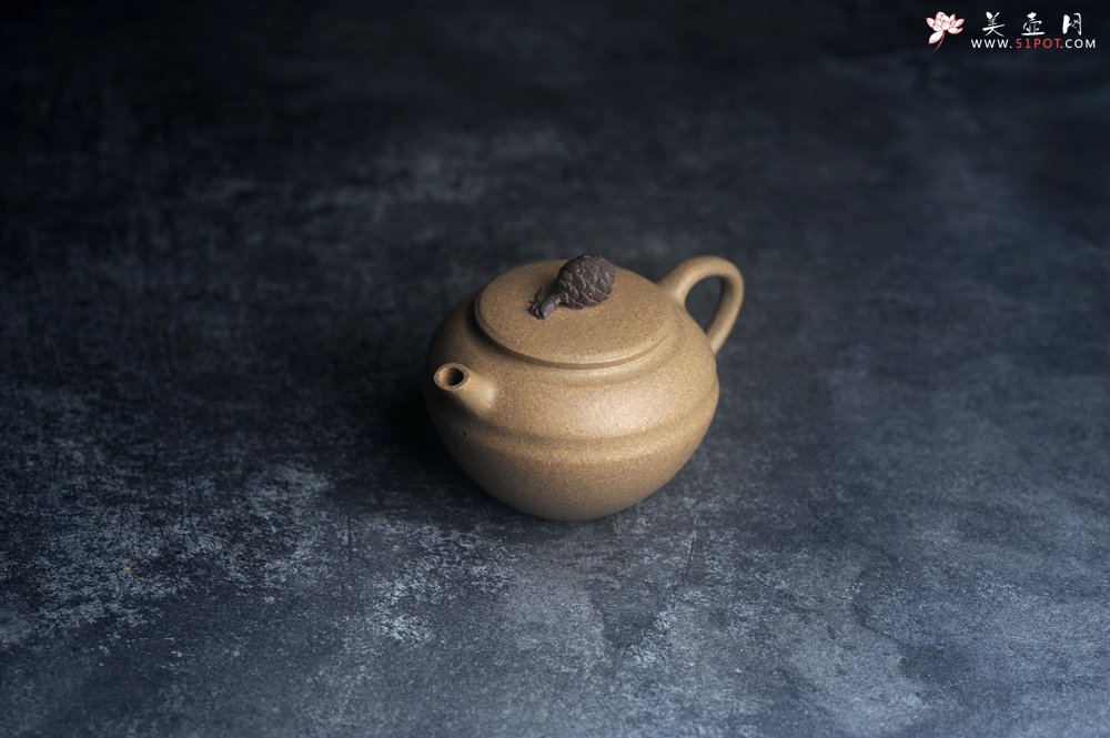 紫砂壶图片：美壶特惠 特好段泥精致松果壶 茶人醉爱 - 宜兴紫砂壶网