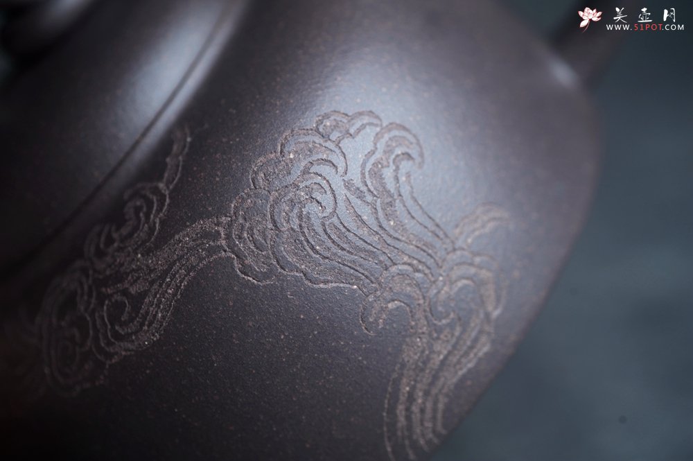 紫砂壶图片：美壶特惠 优质青灰泥精致祥云悠然紫砂壶 茶人醉爱 - 宜兴紫砂壶网