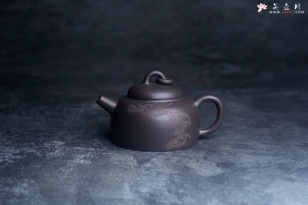 紫砂壶图片：美壶特惠 优质青灰泥精致祥云悠然紫砂壶 茶人醉爱 - 宜兴紫砂壶网