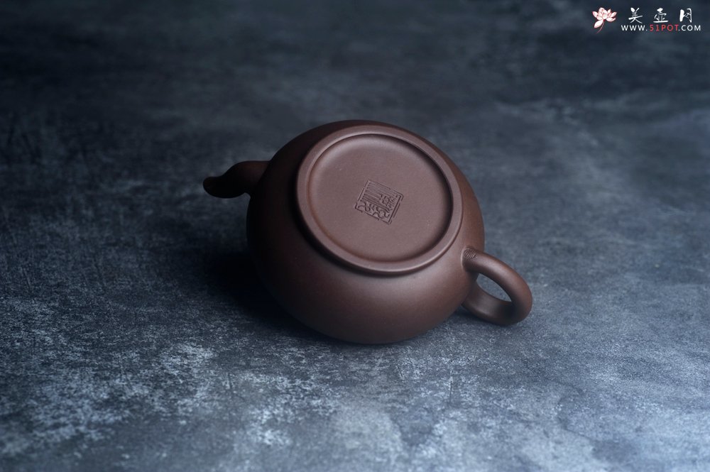 紫砂壶图片：美壶特惠 特好老紫泥玉扁紫砂壶 茶人醉爱 - 宜兴紫砂壶网