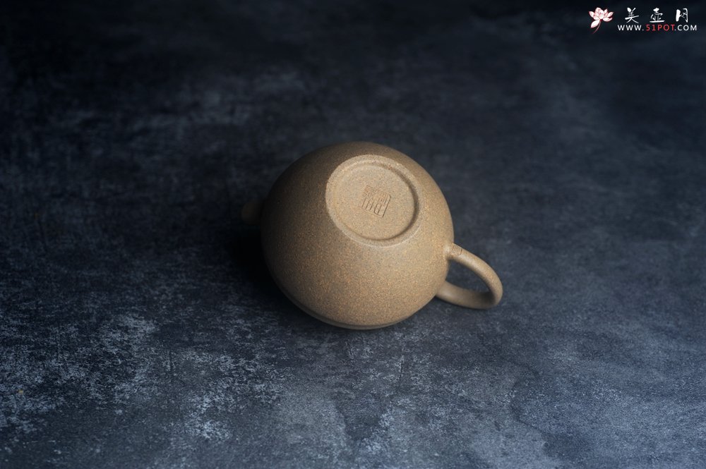 紫砂壶图片：美壶特惠 特好段泥精致松果壶 茶人醉爱 - 宜兴紫砂壶网