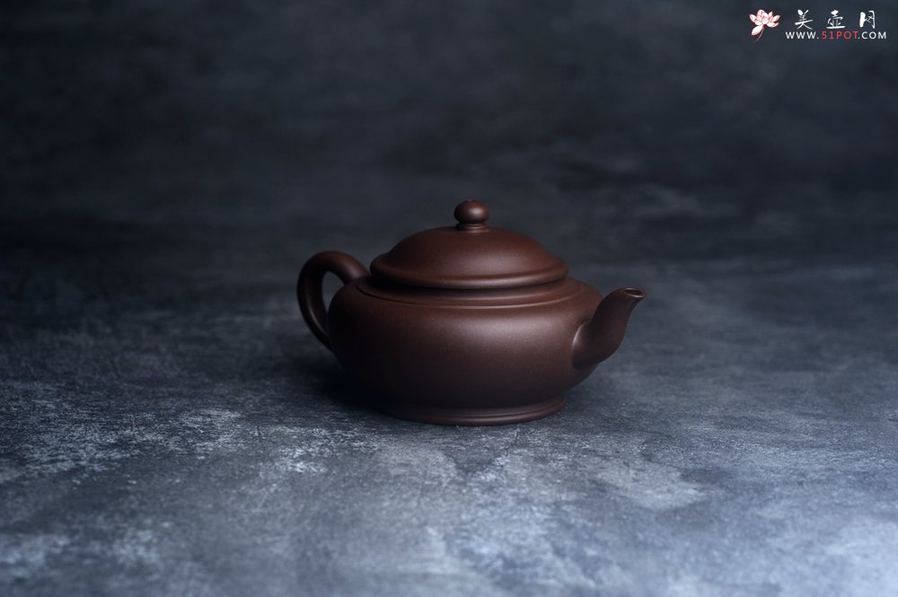 紫砂壶图片：美壶特惠 特好老紫泥玉扁紫砂壶 茶人醉爱 - 宜兴紫砂壶网