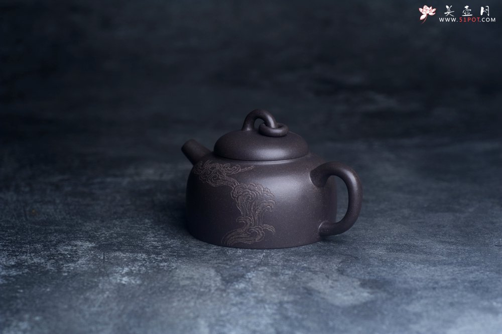 紫砂壶图片：美壶特惠 优质青灰泥精致祥云悠然紫砂壶 茶人醉爱 - 宜兴紫砂壶网