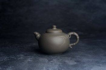 紫砂壶图片：美壶特惠 精品老青段泥福竹紫砂壶 茶人醉爱 - 宜兴紫砂壶网