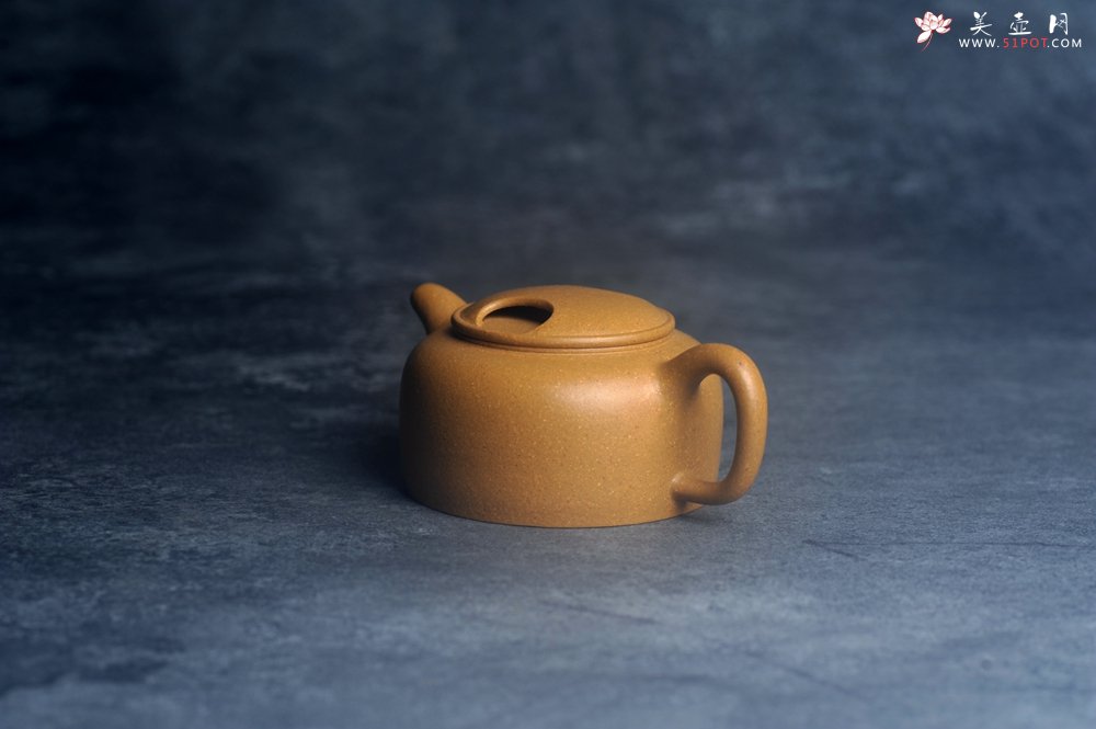 紫砂壶图片：美壶特惠 特好黄金段泥牛盖壶 茶人醉爱 - 宜兴紫砂壶网