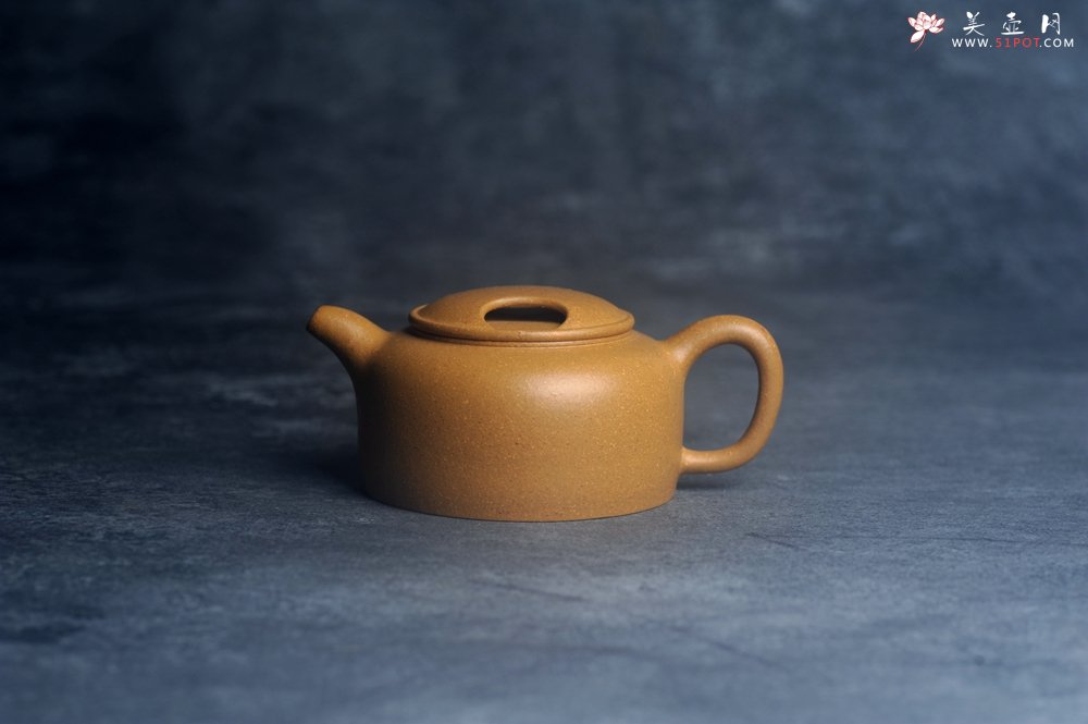 紫砂壶图片：美壶特惠 特好黄金段泥牛盖壶 茶人醉爱 - 宜兴紫砂壶网