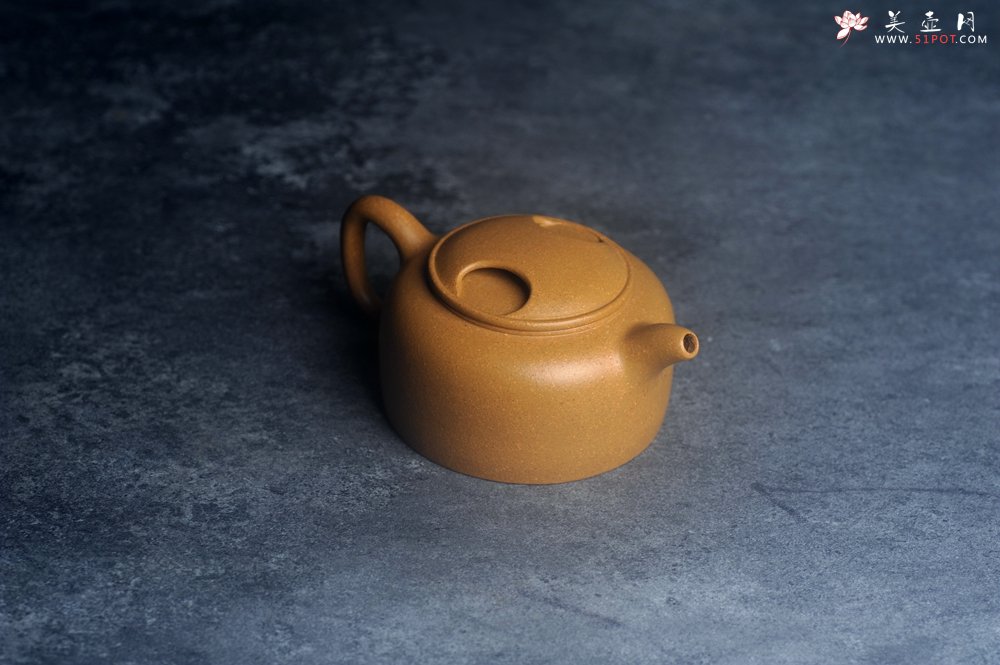紫砂壶图片：美壶特惠 特好黄金段泥牛盖壶 茶人醉爱 - 宜兴紫砂壶网