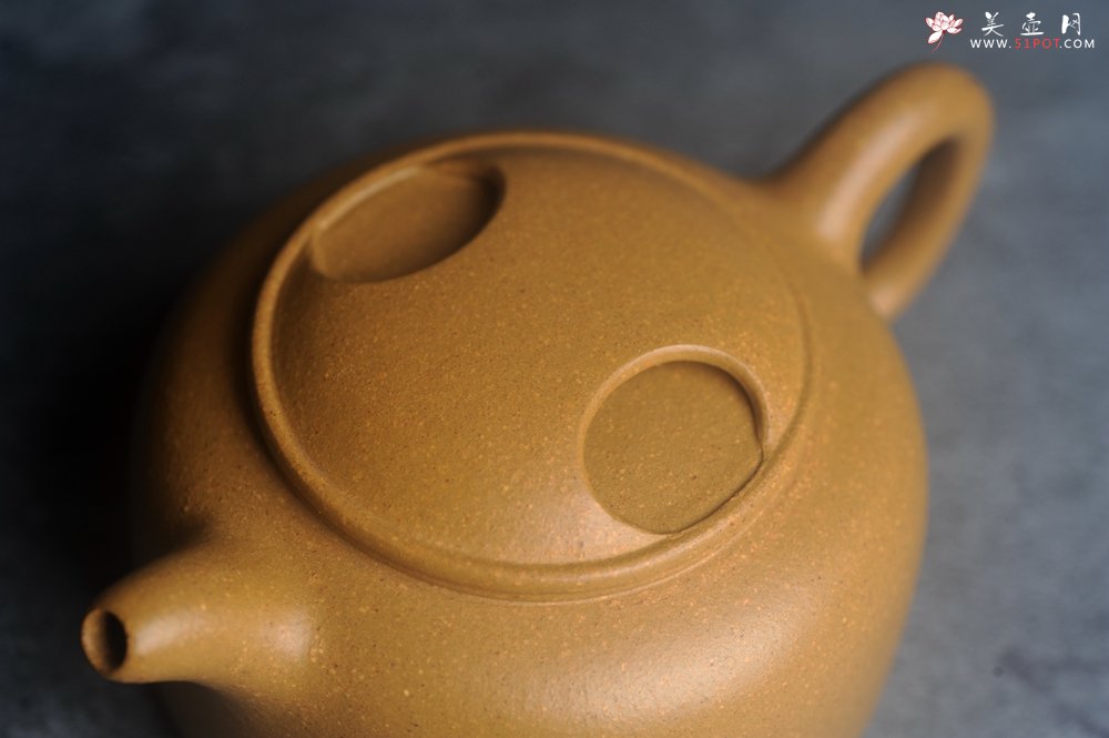 紫砂壶图片：美壶特惠 特好黄金段泥牛盖壶 茶人醉爱 - 宜兴紫砂壶网