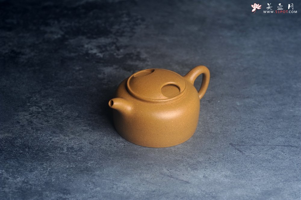 紫砂壶图片：美壶特惠 特好黄金段泥牛盖壶 茶人醉爱 - 宜兴紫砂壶网
