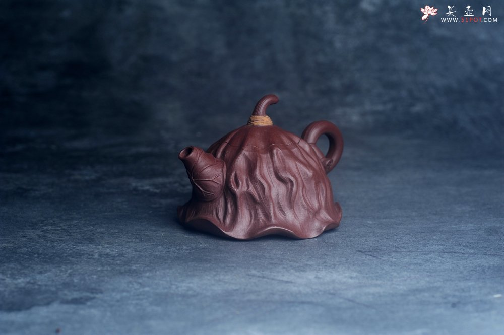 紫砂壶图片：美壶特惠 优质紫泥莲蓬壶 肌理丰富生动 茶人醉爱 - 宜兴紫砂壶网