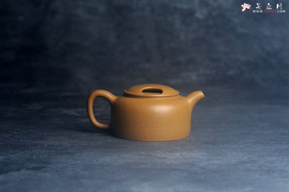 紫砂壶图片：美壶特惠 特好黄金段泥牛盖壶 茶人醉爱 - 宜兴紫砂壶网