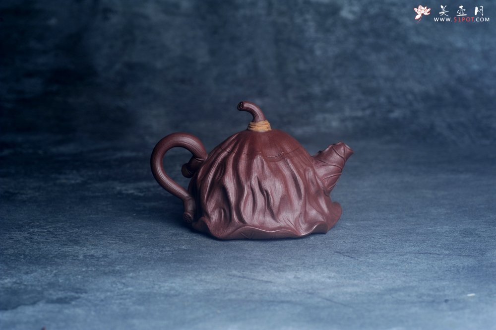 紫砂壶图片：美壶特惠 优质紫泥莲蓬壶 肌理丰富生动 茶人醉爱 - 宜兴紫砂壶网