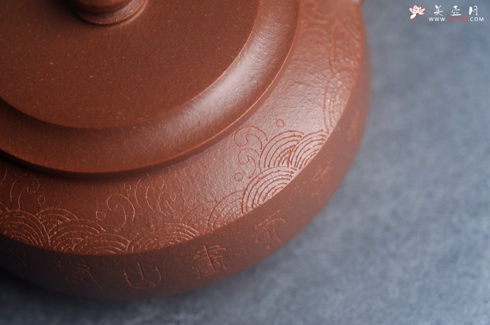 紫砂壶图片：美壶特惠 精致特好降坡泥周盘壶 装饰文雅 特文气 - 宜兴紫砂壶网