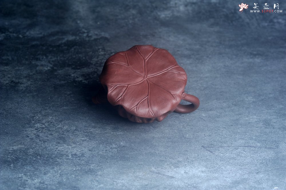 紫砂壶图片：美壶特惠 优质紫泥莲蓬壶 肌理丰富生动 茶人醉爱 - 宜兴紫砂壶网