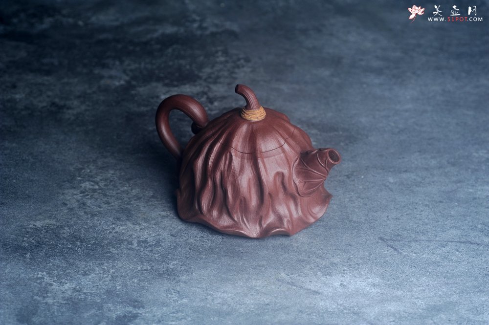 紫砂壶图片：美壶特惠 优质紫泥莲蓬壶 肌理丰富生动 茶人醉爱 - 宜兴紫砂壶网