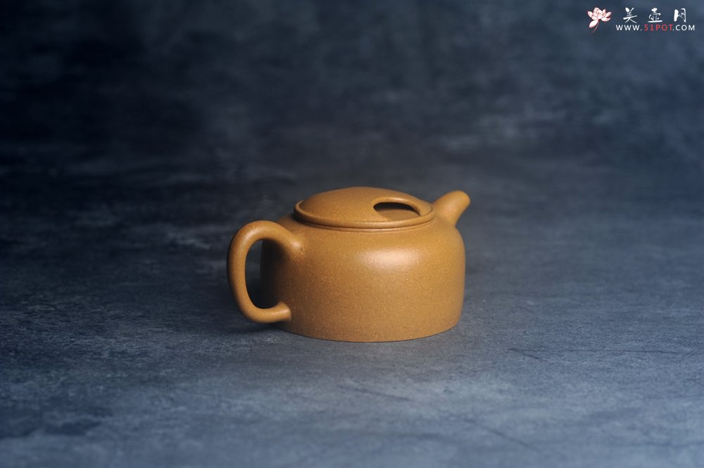 紫砂壶图片：美壶特惠 特好黄金段泥牛盖壶 茶人醉爱 - 宜兴紫砂壶网