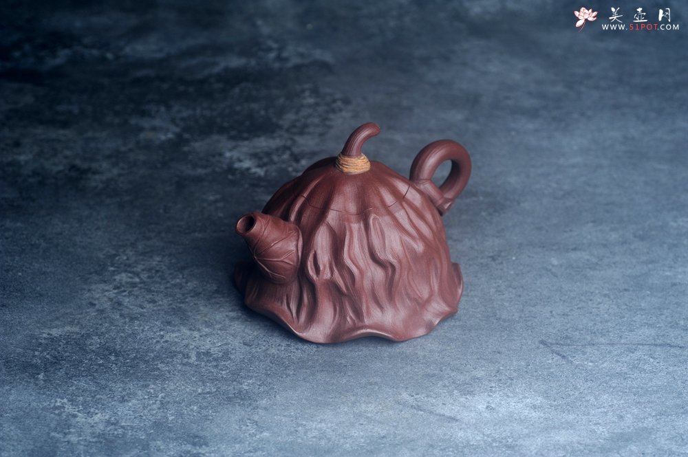 紫砂壶图片：美壶特惠 优质紫泥莲蓬壶 肌理丰富生动 茶人醉爱 - 宜兴紫砂壶网