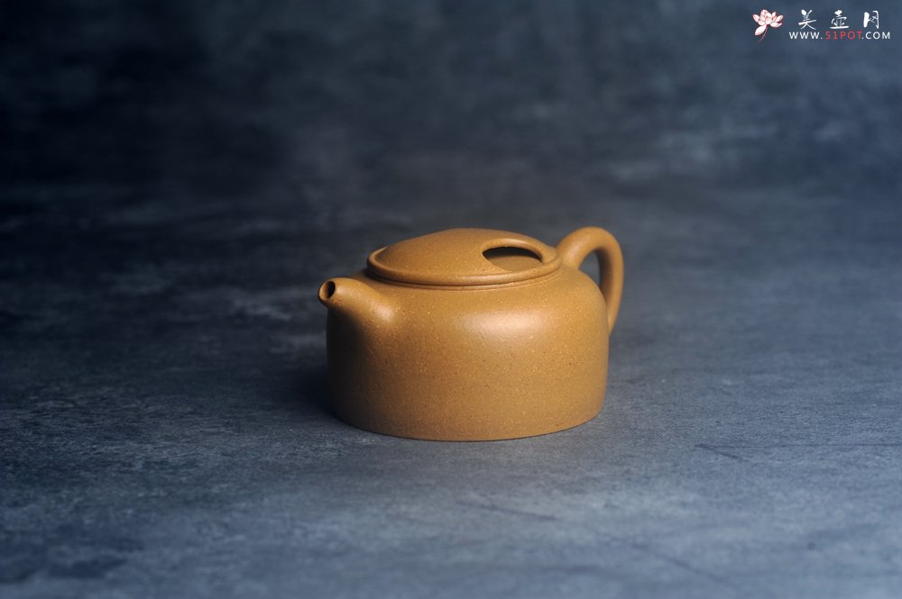 紫砂壶图片：美壶特惠 特好黄金段泥牛盖壶 茶人醉爱 - 宜兴紫砂壶网
