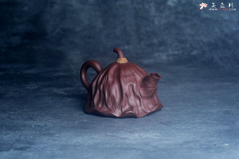 紫砂壶图片：美壶特惠 优质紫泥莲蓬壶 肌理丰富生动 茶人醉爱 - 宜兴紫砂壶网