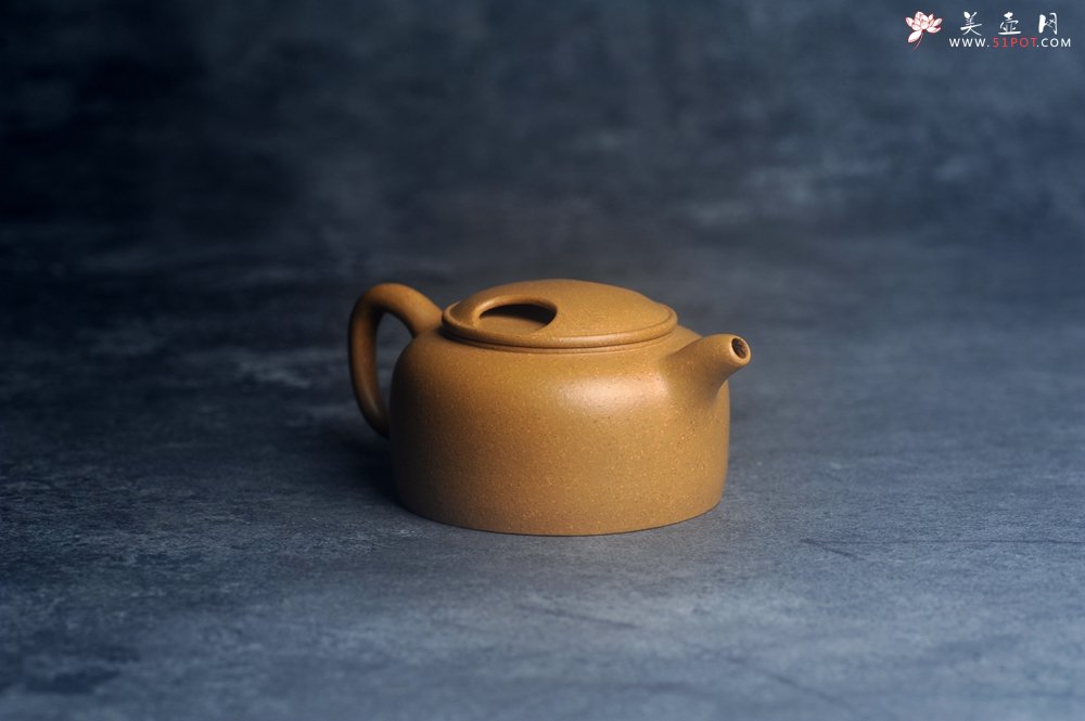 紫砂壶图片：美壶特惠 特好黄金段泥牛盖壶 茶人醉爱 - 宜兴紫砂壶网