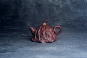 紫砂壶图片：美壶特惠 优质紫泥莲蓬壶 肌理丰富生动 茶人醉爱 - 宜兴紫砂壶网