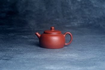 紫砂壶图片：美壶特惠 优质降坡泥迷你涌泉壶 茶人醉爱 - 宜兴紫砂壶网