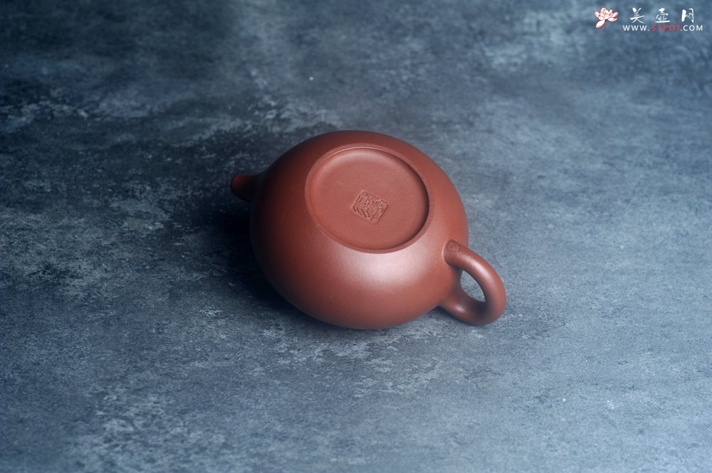 紫砂壶图片：美壶特惠 特好清水泥扁古壶 茶人醉爱 - 宜兴紫砂壶网