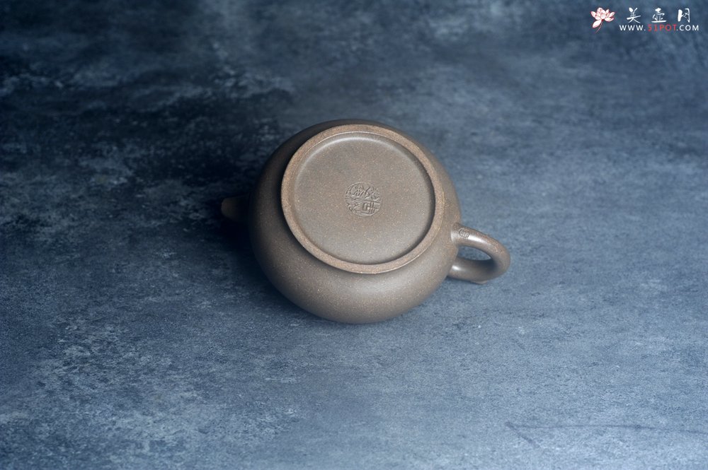 紫砂壶图片：美壶特惠 特好老青灰段泥如意圆珠壶 茶人醉爱 - 宜兴紫砂壶网