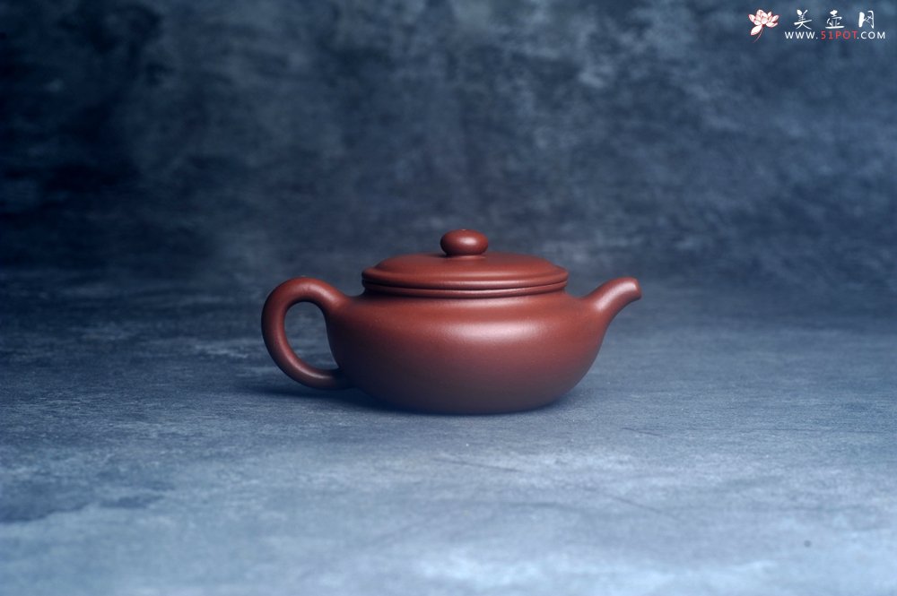 紫砂壶图片：美壶特惠 特好清水泥扁古壶 茶人醉爱 - 宜兴紫砂壶网