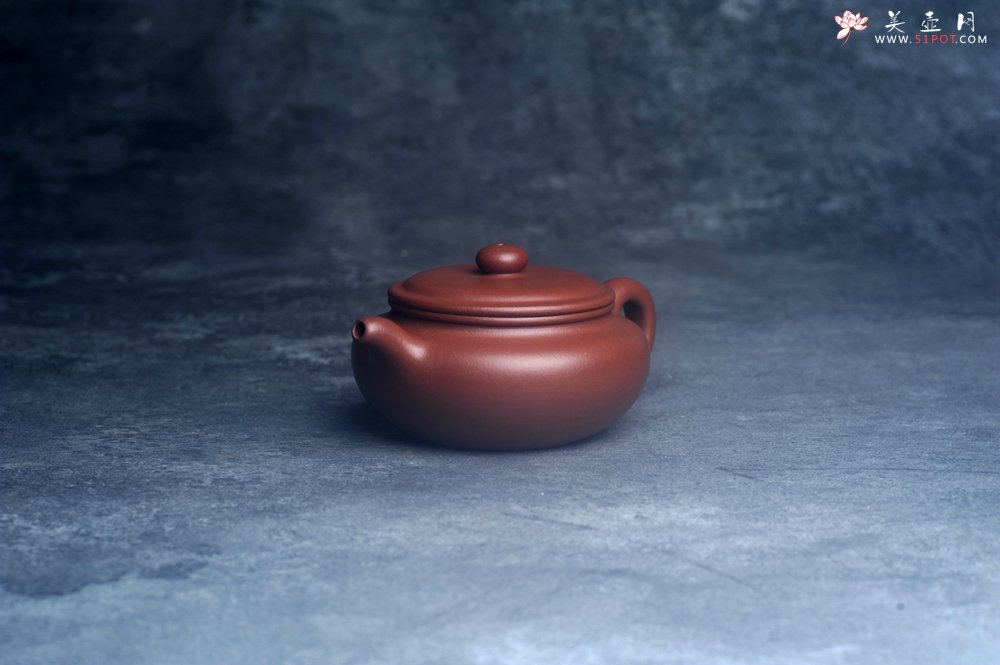 紫砂壶图片：美壶特惠 特好清水泥扁古壶 茶人醉爱 - 宜兴紫砂壶网