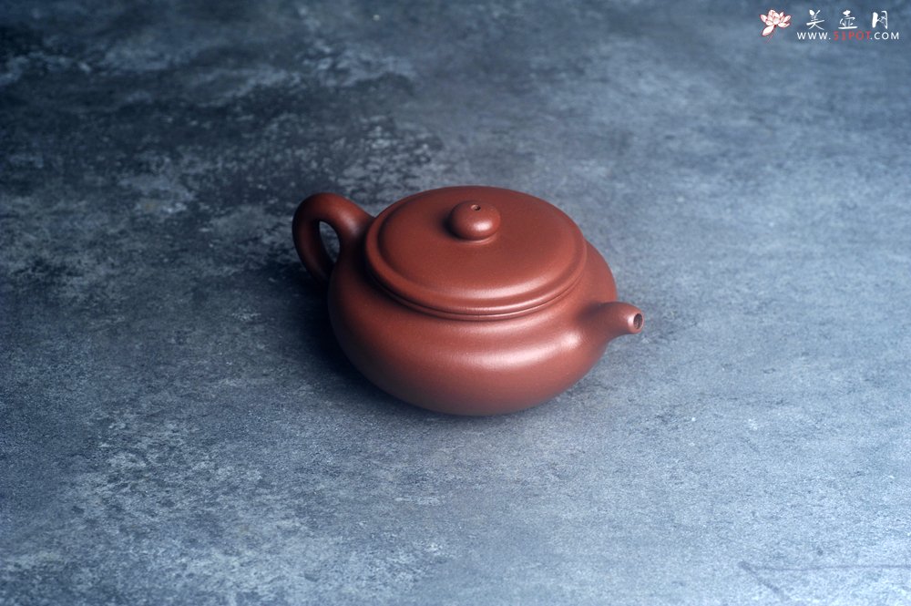 紫砂壶图片：美壶特惠 特好清水泥扁古壶 茶人醉爱 - 宜兴紫砂壶网
