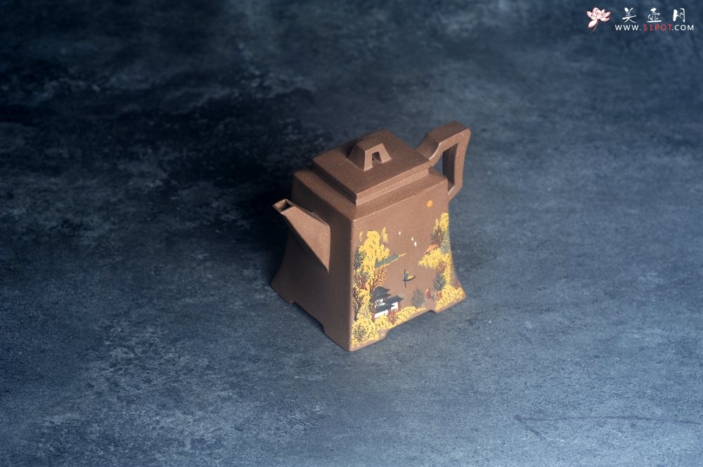 紫砂壶图片：美壶特惠 特好老段泥方钟壶 泥绘山水特文气 - 宜兴紫砂壶网