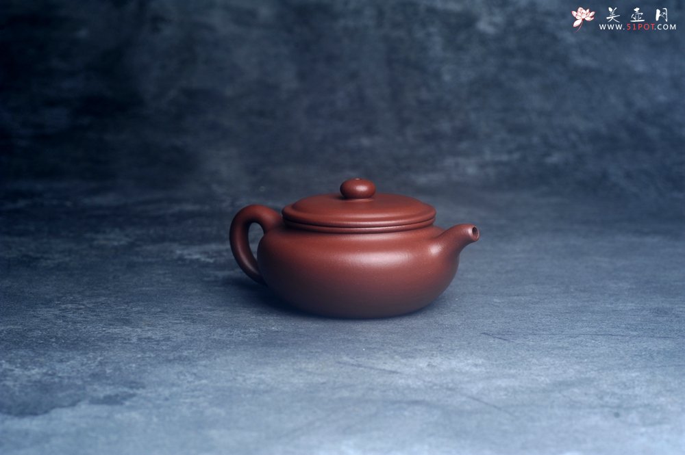 紫砂壶图片：美壶特惠 特好清水泥扁古壶 茶人醉爱 - 宜兴紫砂壶网