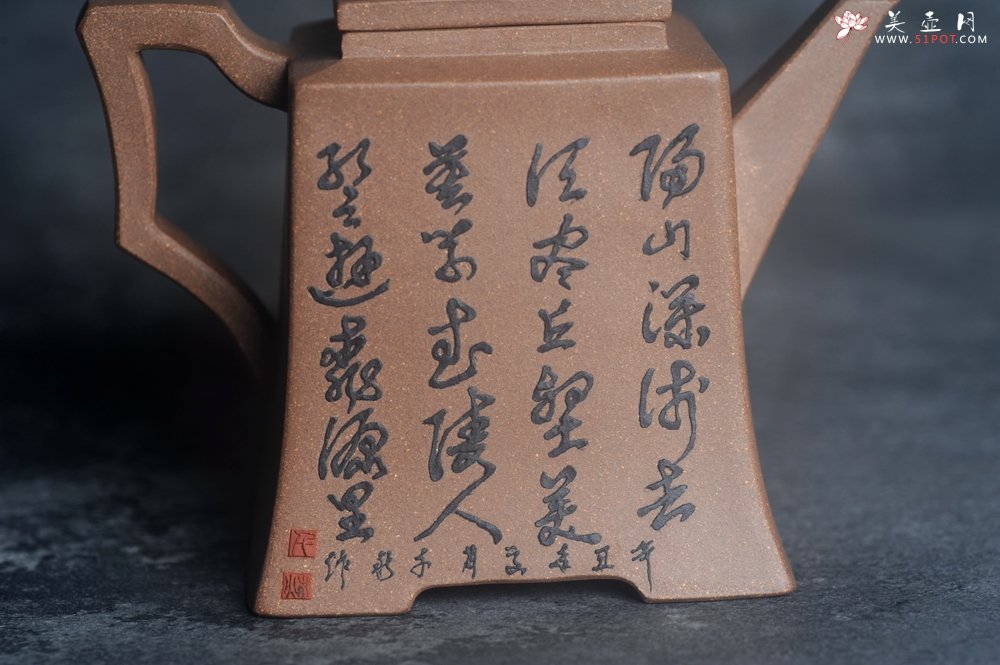 紫砂壶图片：美壶特惠 特好老段泥方钟壶 泥绘山水特文气 - 宜兴紫砂壶网