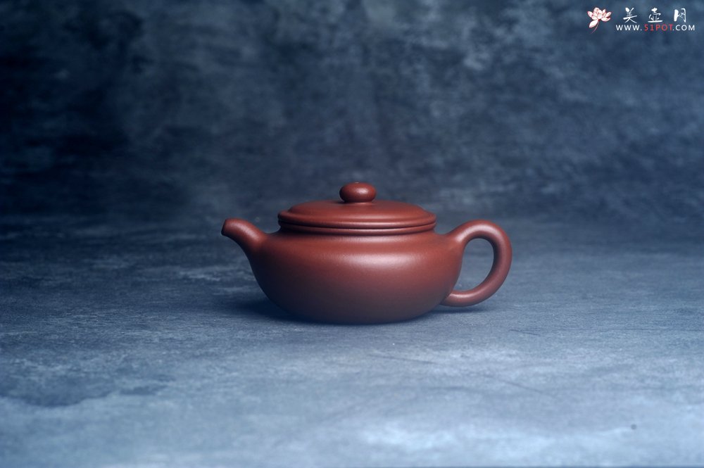 紫砂壶图片：美壶特惠 特好清水泥扁古壶 茶人醉爱 - 宜兴紫砂壶网