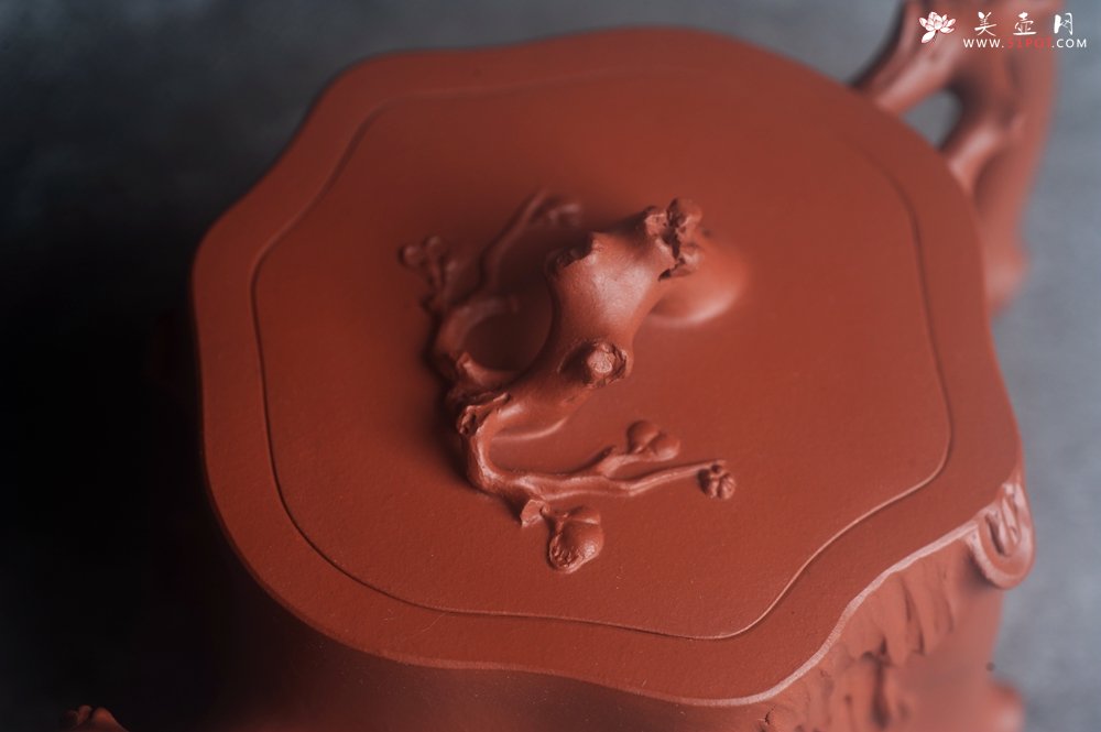 紫砂壶图片：美壶特惠 紫砂厂老艺人查建英全手工小红泥梅桩壶 茶人醉爱 - 宜兴紫砂壶网