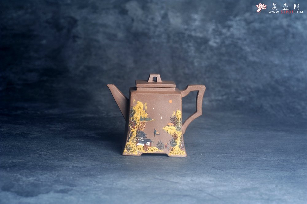 紫砂壶图片：美壶特惠 特好老段泥方钟壶 泥绘山水特文气 - 宜兴紫砂壶网