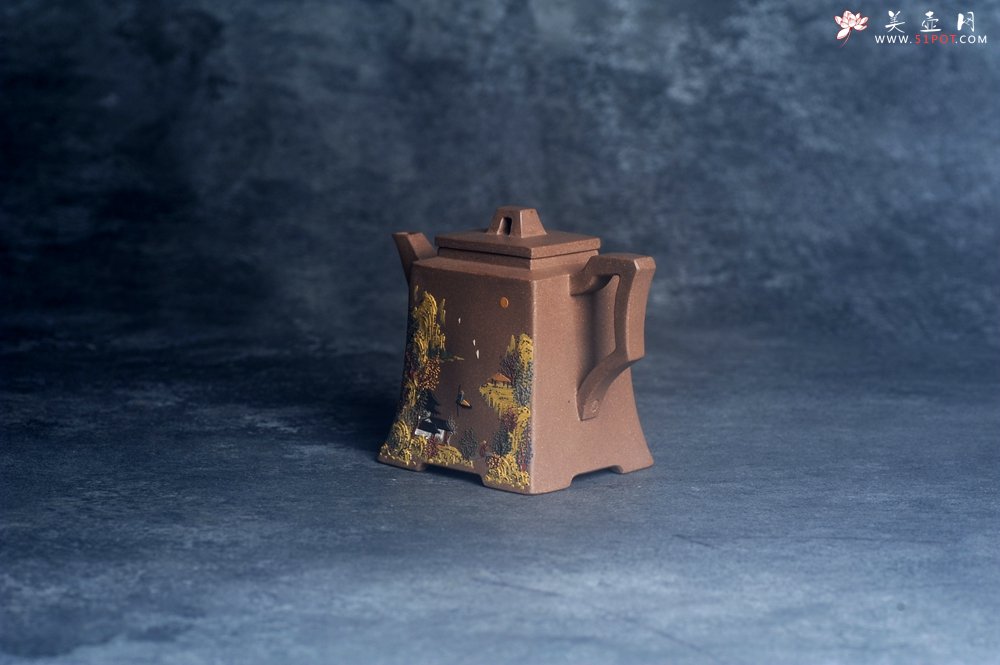 紫砂壶图片：美壶特惠 特好老段泥方钟壶 泥绘山水特文气 - 宜兴紫砂壶网