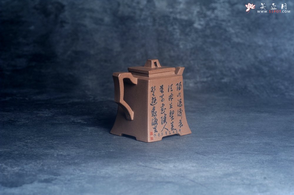 紫砂壶图片：美壶特惠 特好老段泥方钟壶 泥绘山水特文气 - 宜兴紫砂壶网