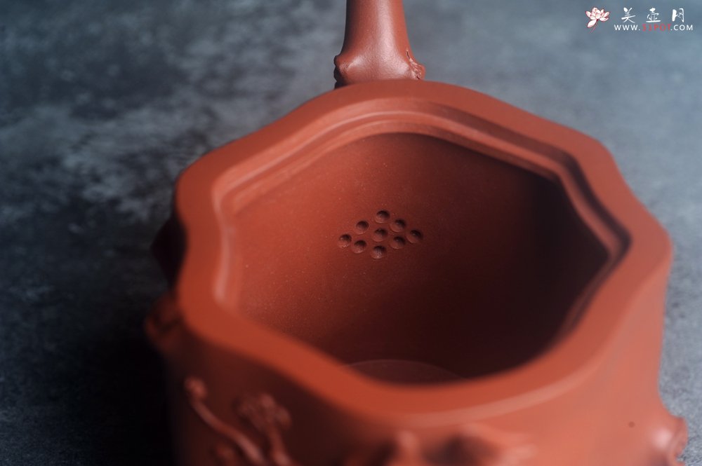 紫砂壶图片：美壶特惠 紫砂厂老艺人查建英全手工小红泥梅桩壶 茶人醉爱 - 宜兴紫砂壶网