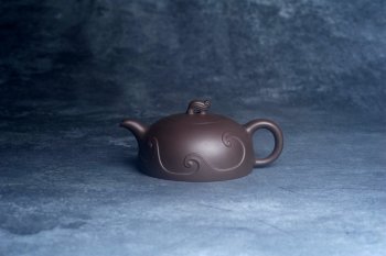 紫砂壶图片：美壶特惠 特好老紫泥半月壶 茶人醉爱 - 宜兴紫砂壶网